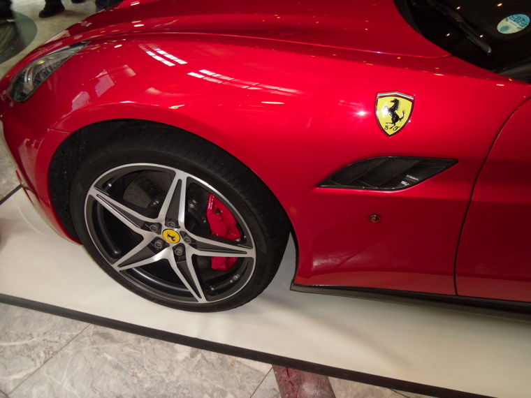 Ferrari s’apprête à présenter un « supercar » hybride