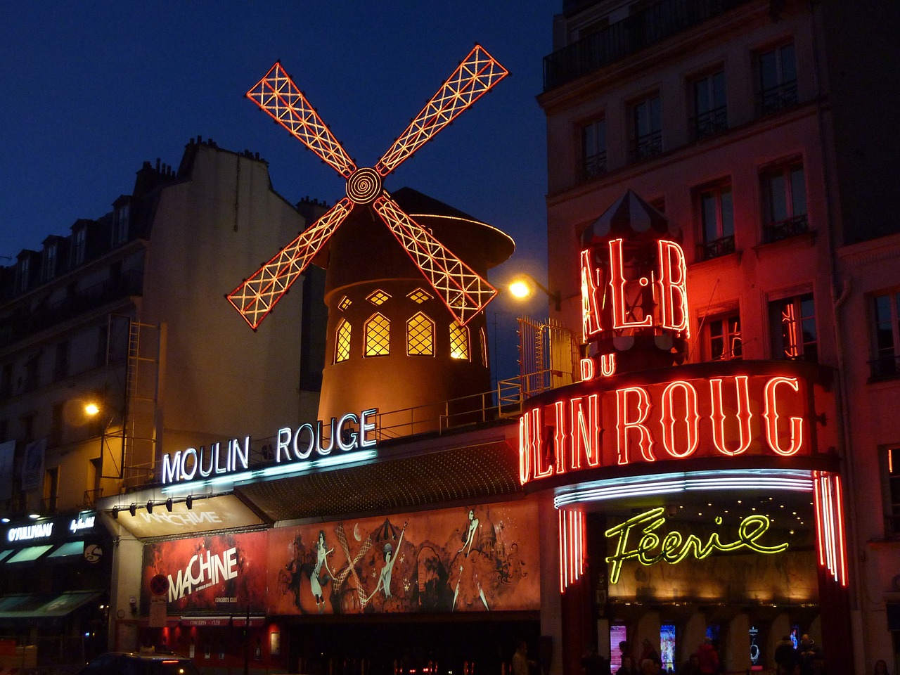 Le Moulin Rouge annonce mettre fin au numéro avec serpents