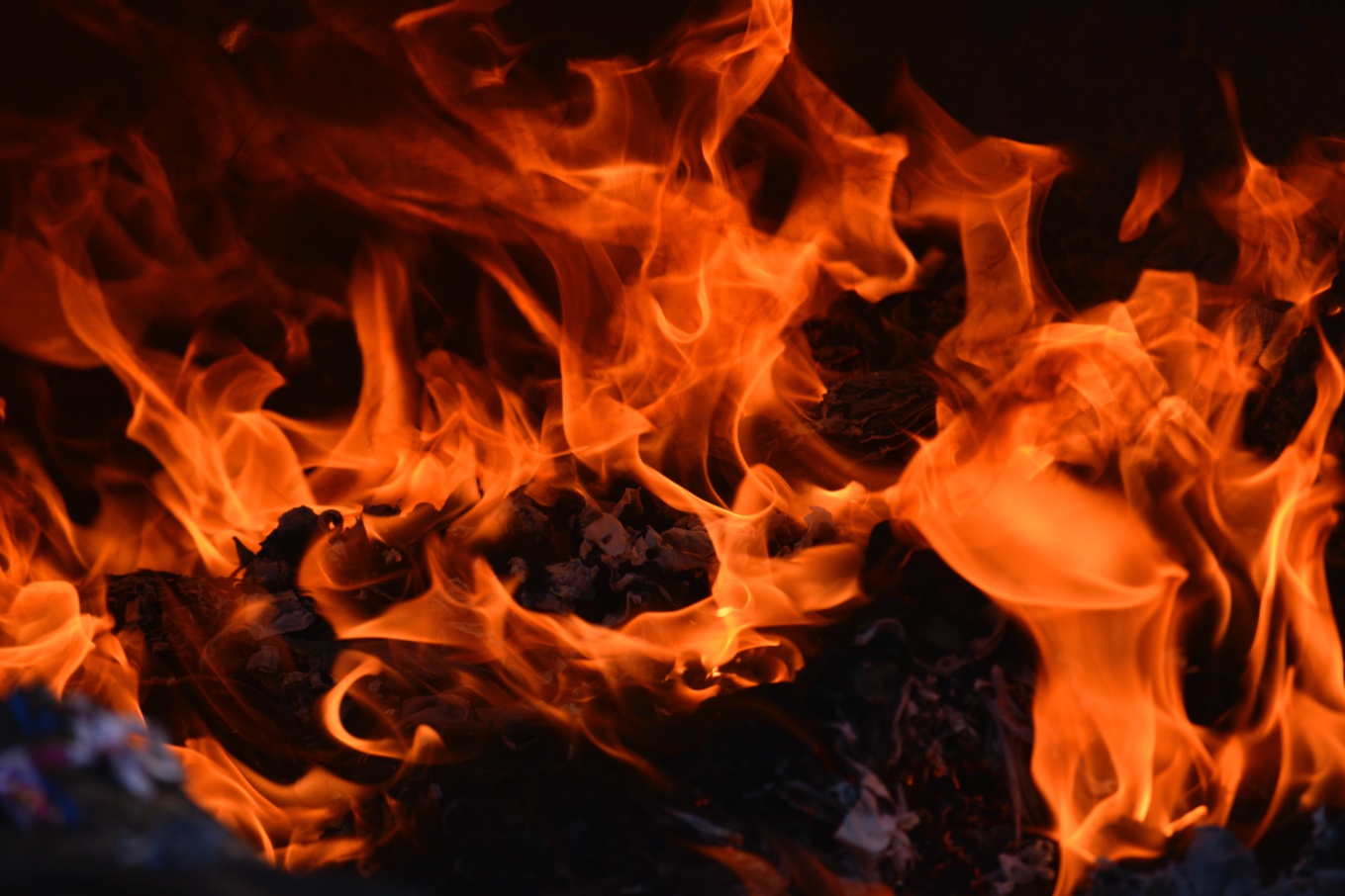 Incendies en Grèce : des évacuations ordonnées dans des zones balnéaires
