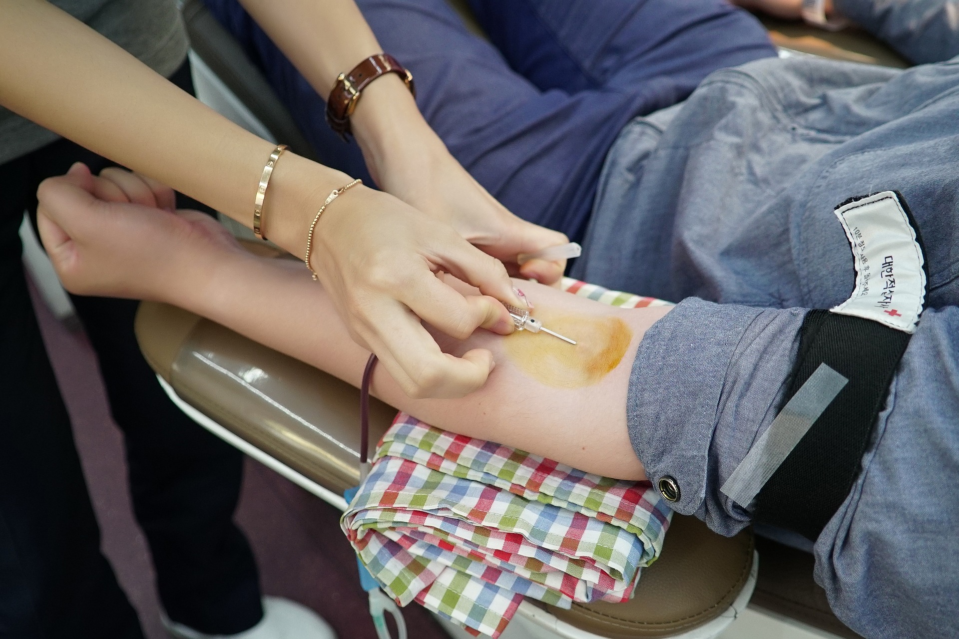 Don du sang : plus que 4 mois d’abstinence pour les homosexuels