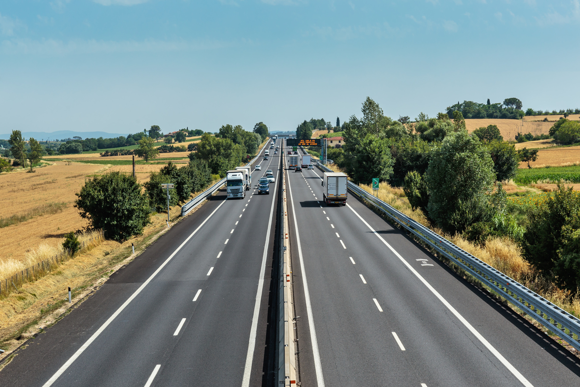 Concessions d'autoroutes, "privatisation"… Petites controverses et grands mensonges empoisonnent le débat
