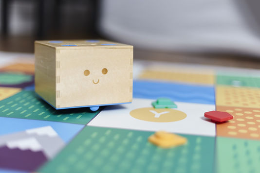 Le jouet robot qui apprend aux enfants à coder