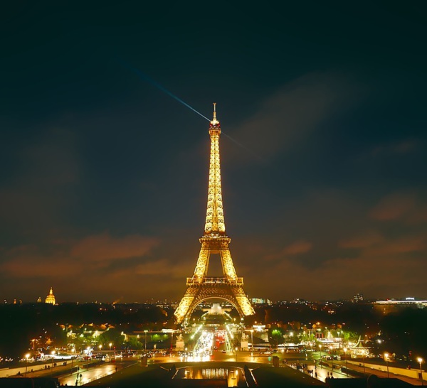 Tour Eiffel : le réaménagement du champs de Mars sur les rails