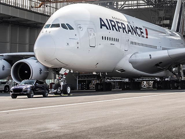Quand une Porsche non modifiée tracte un Airbus A380