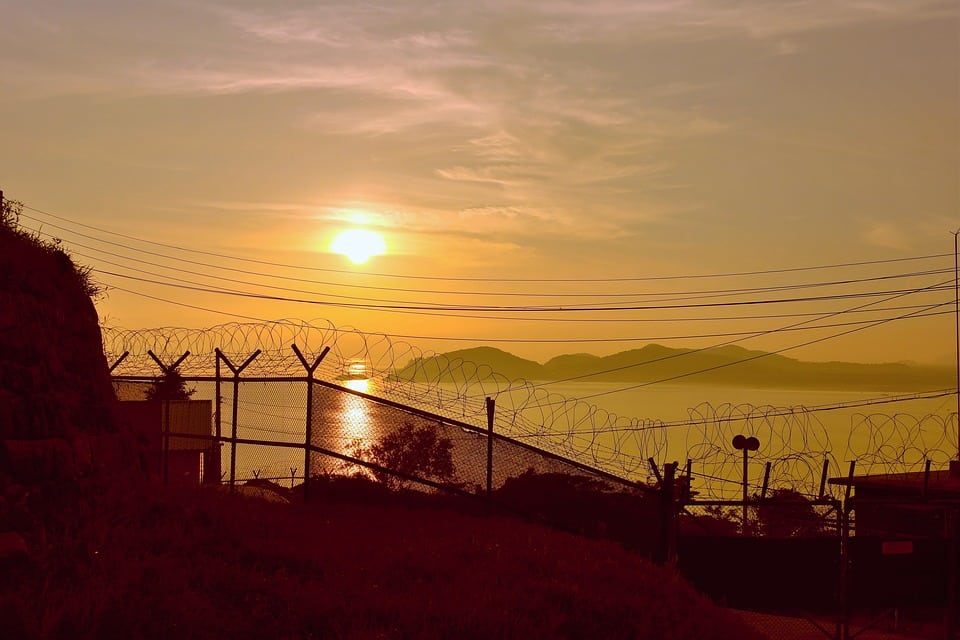 Un soldat nord-coréen criblé de balle parvient à rejoindre a Corée du Sud
