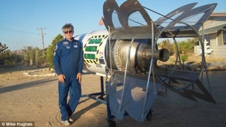 Il construit une fusée pour prouver que la terre est plate