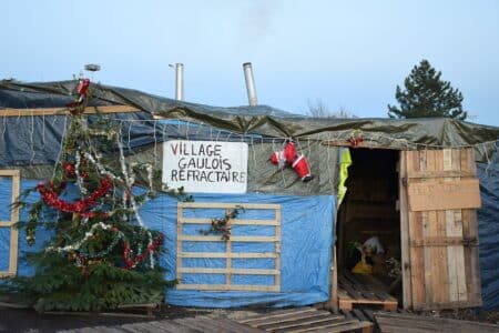 Amazon licencie deux gilets jaunes qui veulent bloquer leur usine