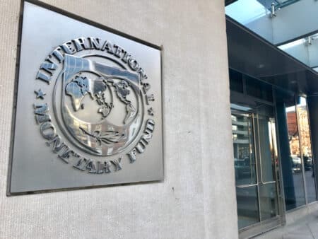 La croissance mondiale revue à la baisse par le FMI