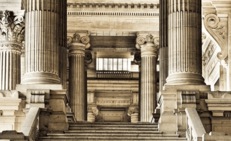 Embauche massive mais provisoire : le plan de Dupond-Moretti pour désengorger les tribunaux