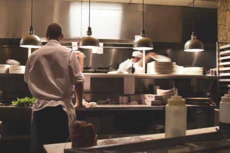 Axa débloque 300 millions d’euros pour dédommager les restaurateurs