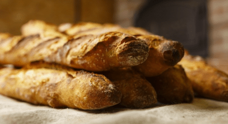 La baguette à 29 centimes ne passe pas pour les boulangers et agriculteurs