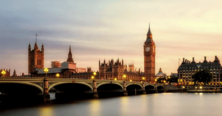 Le Royaume-Uni signe un accord d’expulsion des migrants illégaux