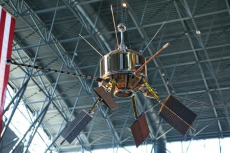 Google : 1 milliard de dollars pour lancer une centaine de microsatellites diffusant Internet