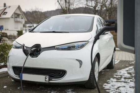 Voiture électrique : vers une location à 100 euros par mois en 2023 ?