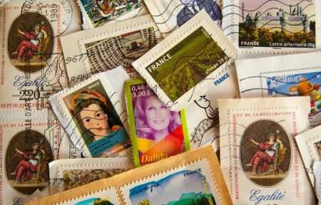 Timbres : préparez vous à une hausse salée en 2024 !