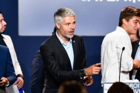 Dispositif ZAN : bras de fer entre Olivier Véran et Laurent Wauquiez