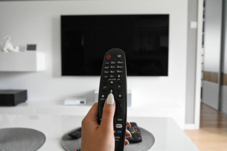 Télévision : Canal+ lance une offre low-cost