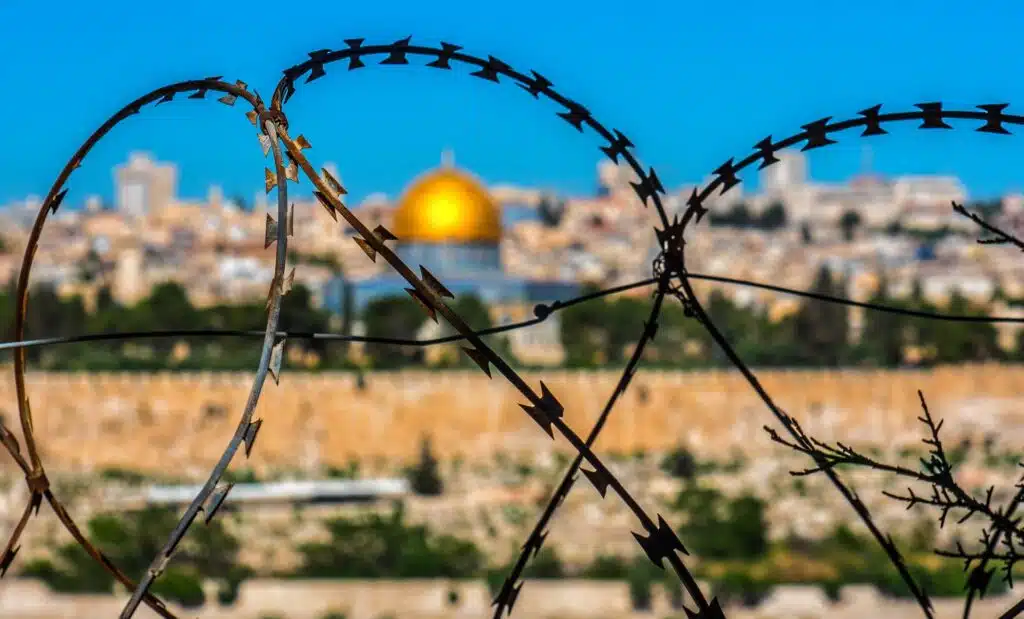 Israël : le chef de l’opposition Benny Gantz claque la porte