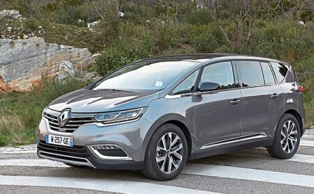 Le monospace sur une voie de garage ?