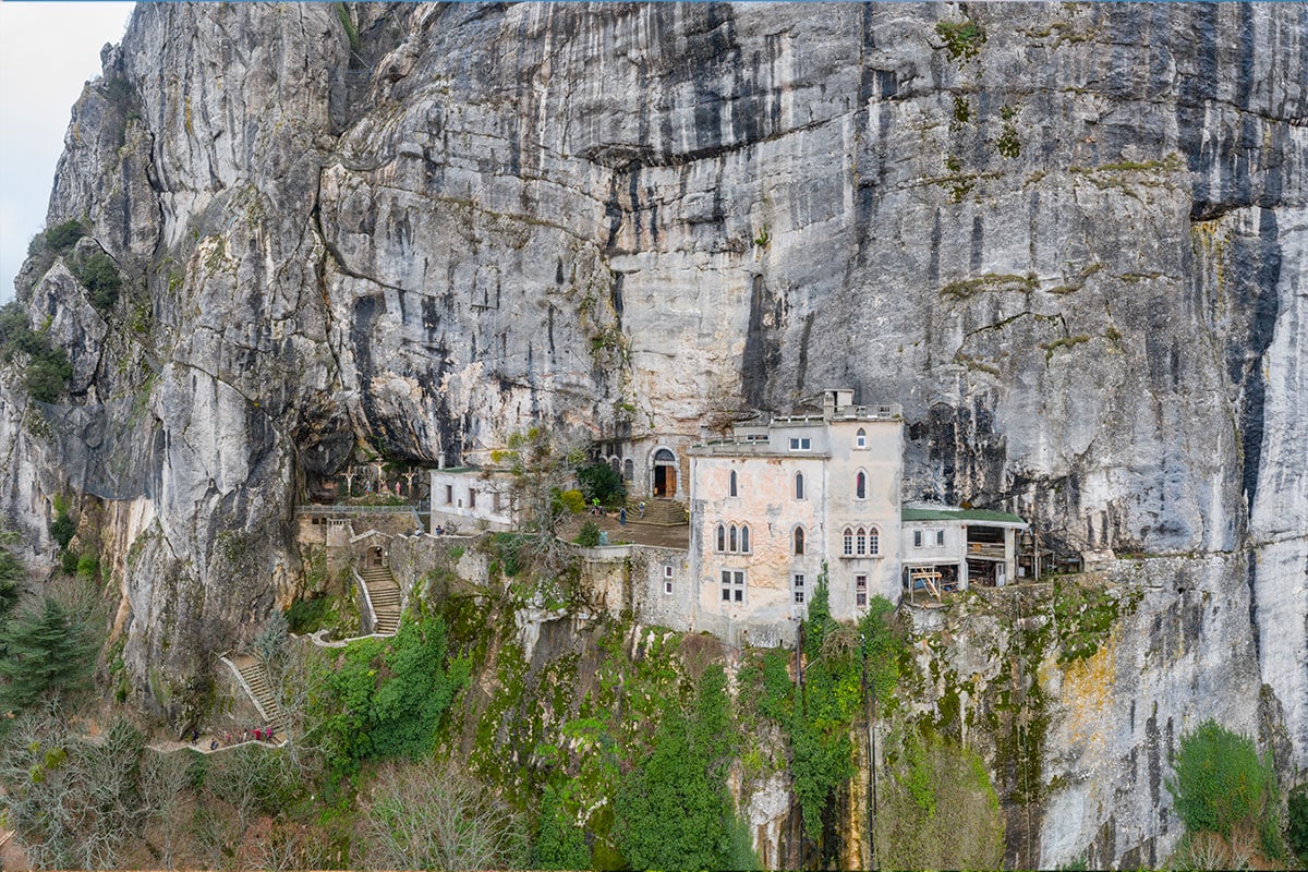 La grotte de Sainte-Marie-Madeleine : un sanctuaire historique et naturel en Provence