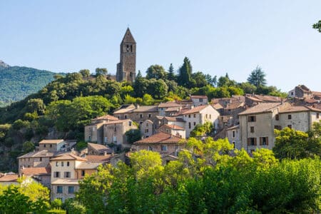 Découvrez Olargues, un joyau médiéval niché dans le Haut-Languedoc