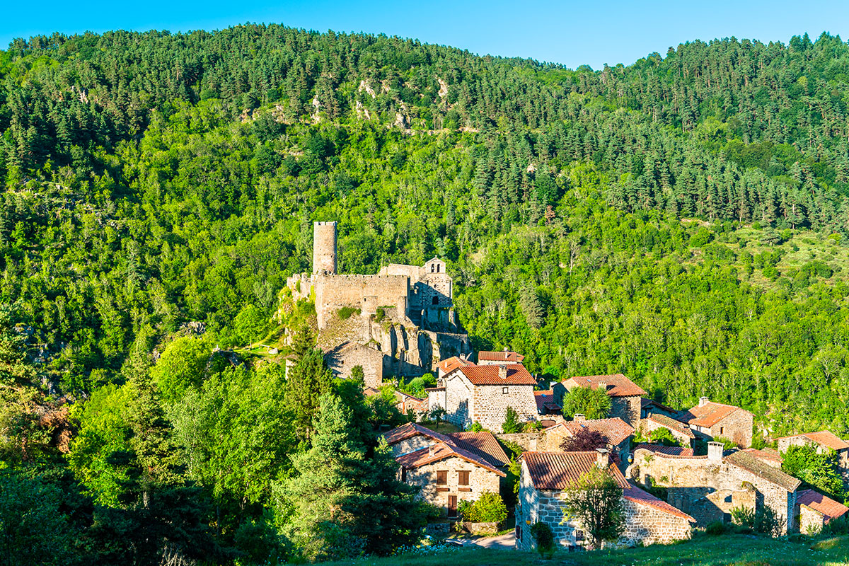 Chalencon : un village ardéchois entre histoire et écotourisme