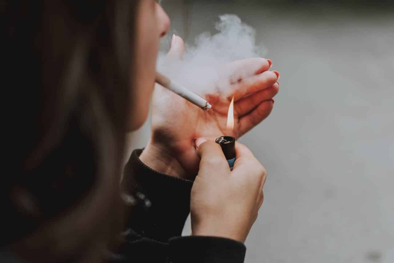 Marche Du Tabac La Moitie Des Cigarettes Vendues En France Sont Illegales