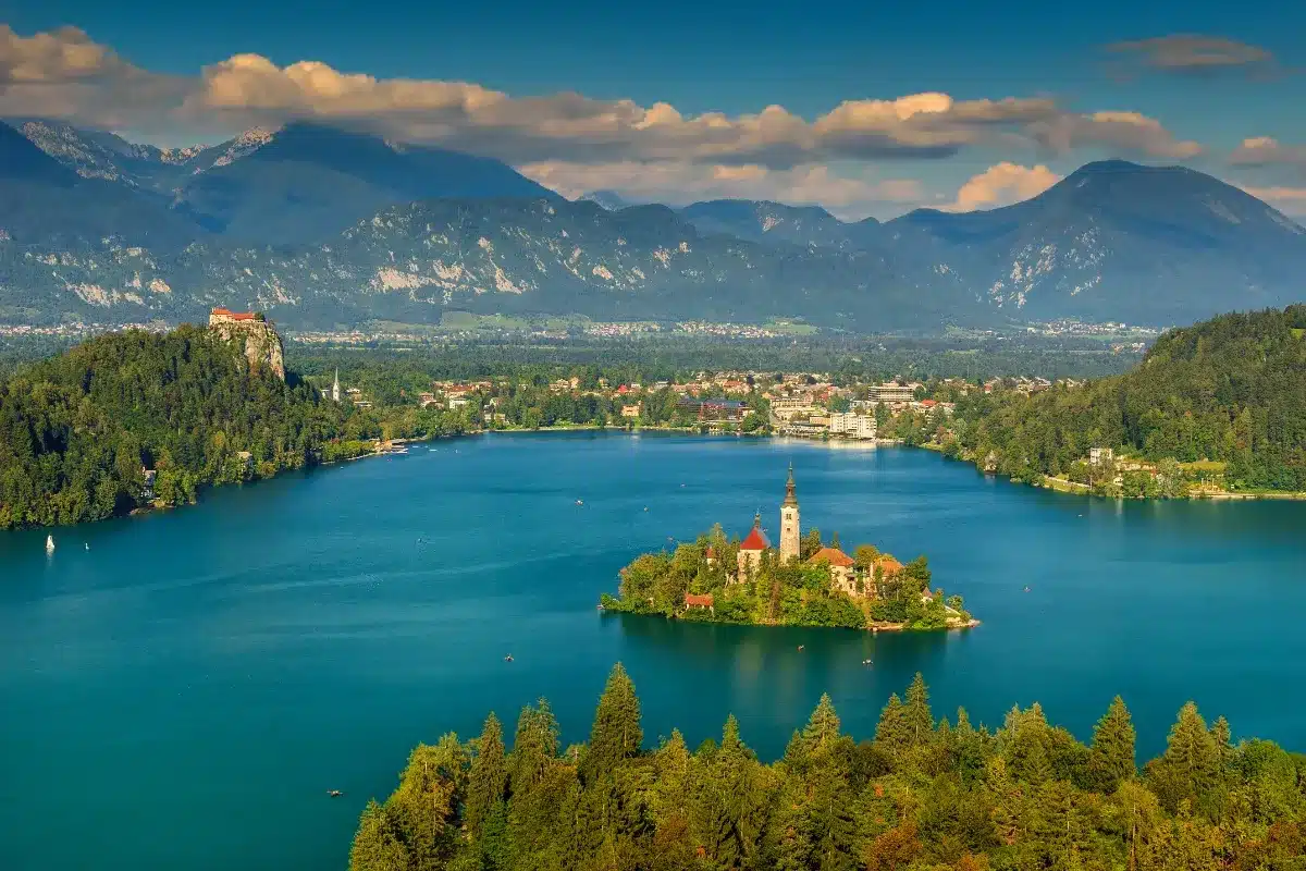 Le lac de Bled : la nouvelle destination d'hiver qui séduit les Français