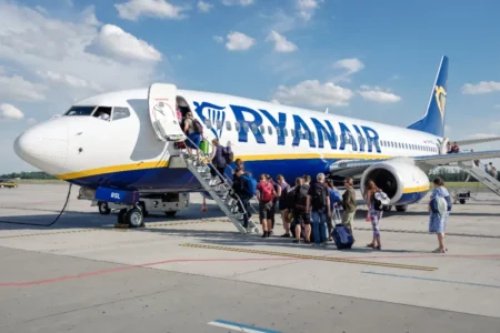 Les cartes d'embarquement papier vont bientôt disparaître : Ryanair mise sur le numérique