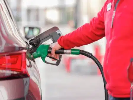 Carburant Les Distributeurs U Appellent Les Petroliers A Baisser Leurs Marges Pendant Que Letat Engrange