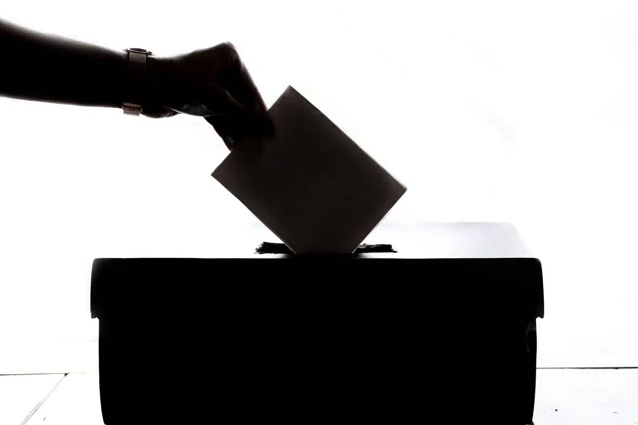 les-ingerences-etrangeres-pourraient-peser-sur-lelection-presidentielle-alerte-sebastien-lecornu