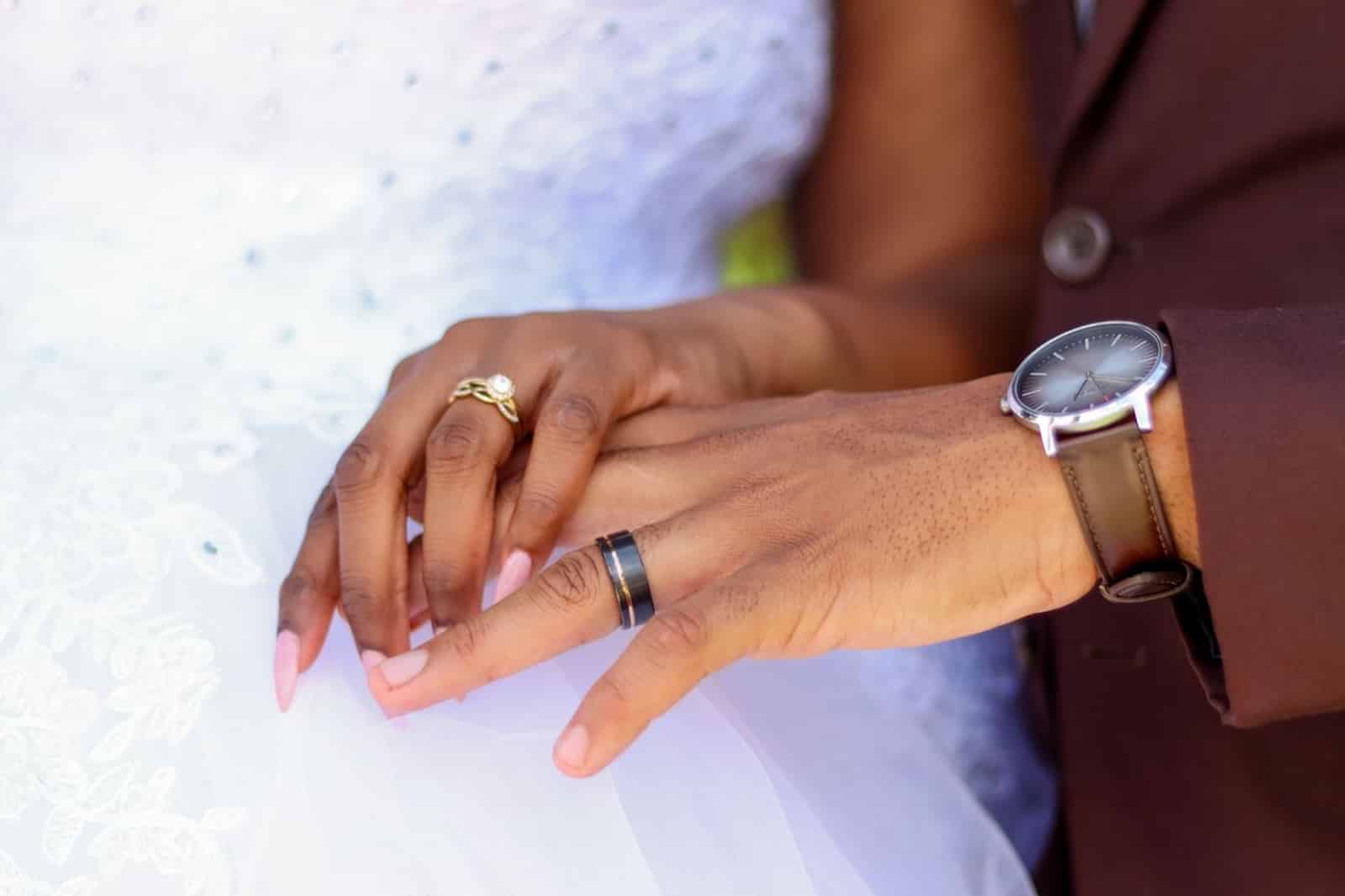 mariage-des-etrangers-en-situation-irreguliere-ludr-relance-le-debat-explosif-a-lassemblee