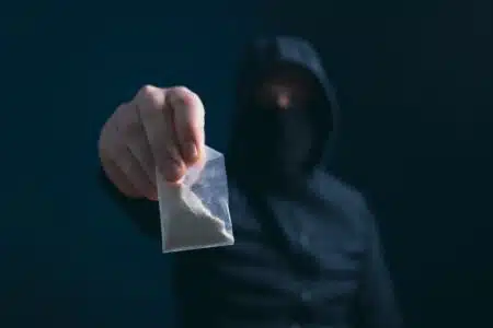 Hand,of,addict,man,holding,a,dose,of,cocaine,or