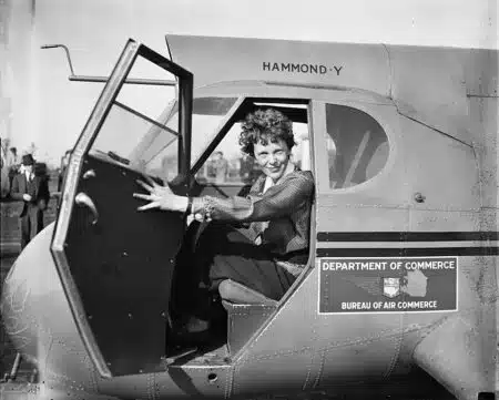 Amelia Earhart Loc Hec.40747