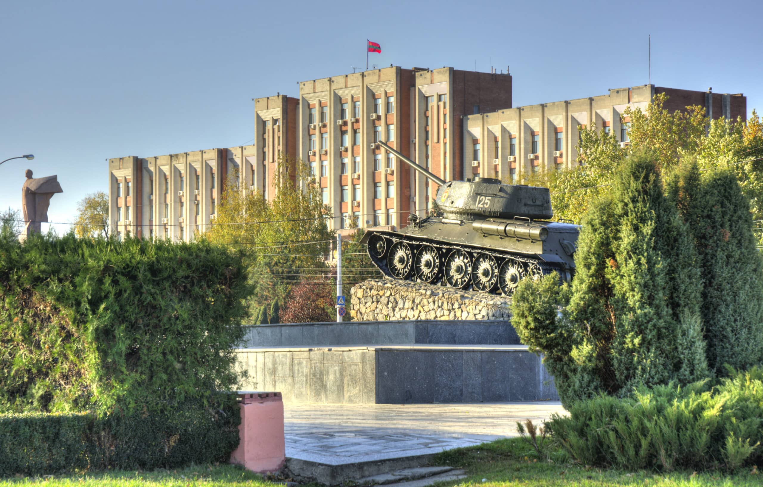 Tiraspol,,transnistria, ,october,20:,parliament,building,and,tank,on