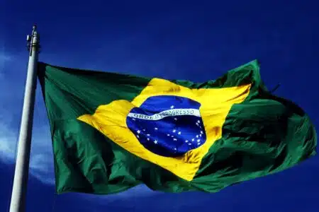 bresil-flavio-bolsonaro-devance-lula-au-premier-tour